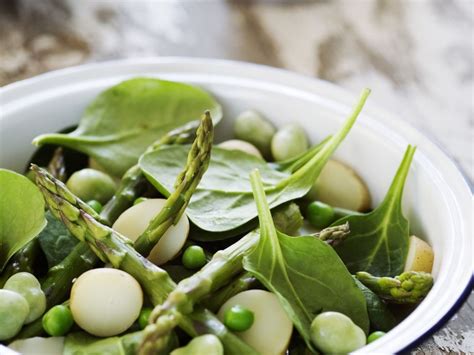 Green Salad with Water Chestnuts Recipe | EatSmarter