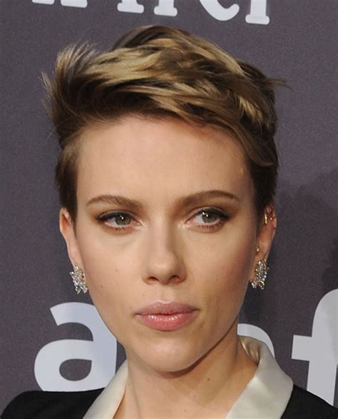 Scarlett Johansson’s Hairstyles 2018 & Bob+Pixie Haircuts for Short ...