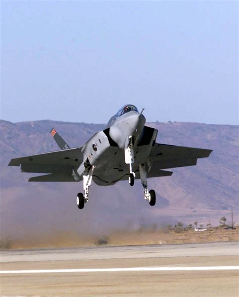 F-35 Joint Strike Fighter Top Gun, Military Aircraft, Fighter Jets, Guns, Train, Airplanes ...