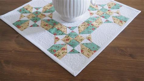 Patchwork tutorial Half Square [Video] | Patchwork tutorial, Foundation paper piecing, Square quilt