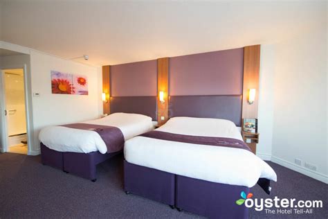 Premier Inn Glasgow City Centre South Hotel Review: What To REALLY Expect If You Stay