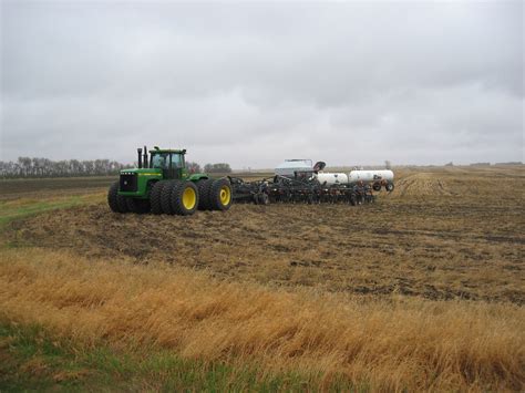 File:Modern John Deere Tractor IMG 0401.JPG - Wikipedia