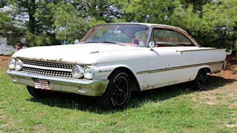 Starts, Runs, and Stops: 1961 Ford Galaxie Starliner | Barn Finds