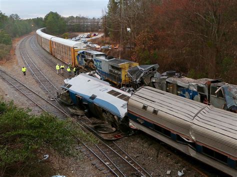 Amtrak train on wrong track in deadly crash; it says freight line controls signals - ABC News