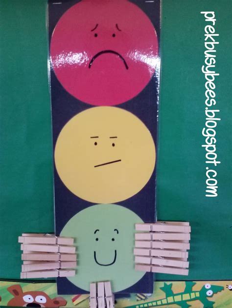 Pre-K Stoplight Behavior Chart (Something to consider for meal time? There does seem to be a bit ...