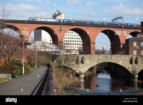 Brick railway bridge hi-res stock photography and images - Alamy