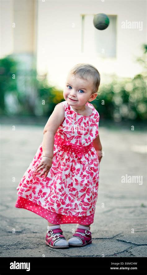 Girl throw ball hi-res stock photography and images - Alamy