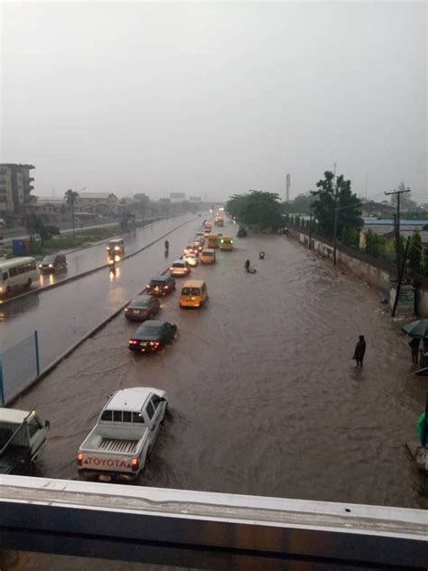 Flash flood takes over Lagos roads after heavy downpour (photos/videos)