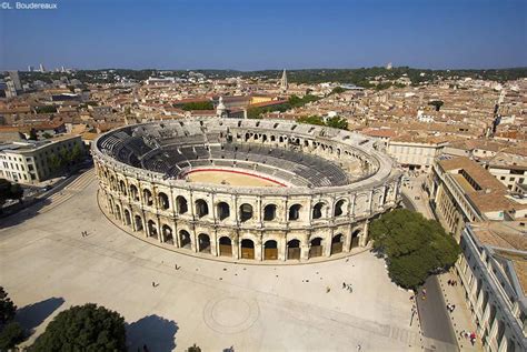 Tourism in Nîmes: visit Nîmes: the arena, amphitheatre, the Maison Carrée | Avignon et Provence