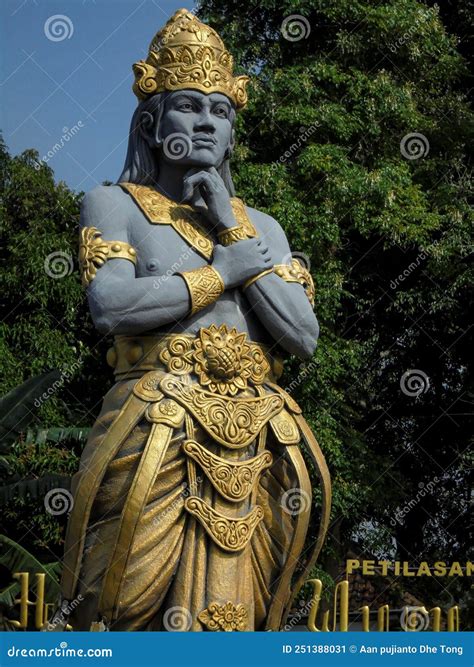 King Hayam Wuruk Statue of the King of Majapahit Editorial Photo ...