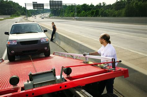 Winching a small SUV on flat bed tow truck – NAGMR