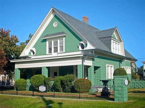 Beautiful, Green Houses: Of All Shades