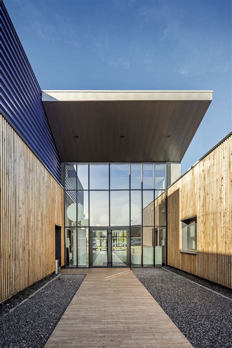 Training Center in Carvin / Atelier 2+1 Architectes | ArchDaily