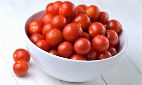 Plum Tomatoes vs. Cherry Tomatoes: What Are the Main Differences? - A-Z ...