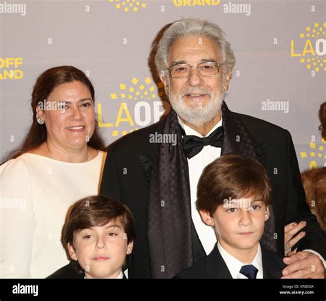 Placido domingo with family hi-res stock photography and images - Alamy