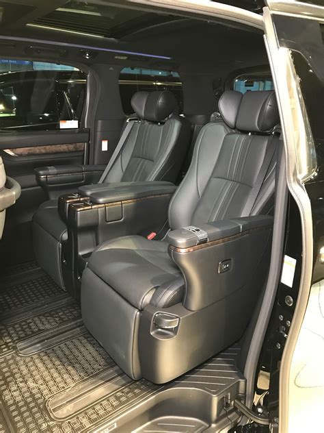 Toyota Alphard Executive Lounge V6- ₹1.23 crore | Real-life review | Bangku mobil, Mobil mewah ...