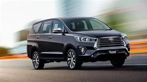 Toyota Innova High Cross: बड़ी फैमिली को खूब भा रही ये कार, हाइब्रिड मॉडल में मिलता है 27 ...