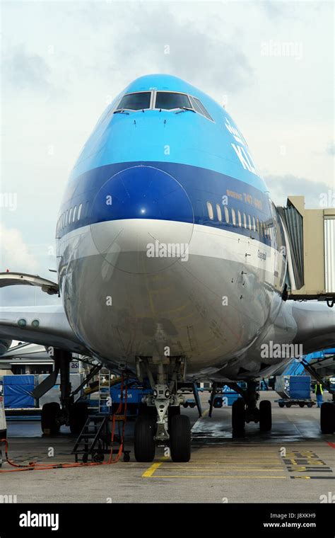 Boeing 747 jumbo KLM airplane cockpit Stock Photo - Alamy