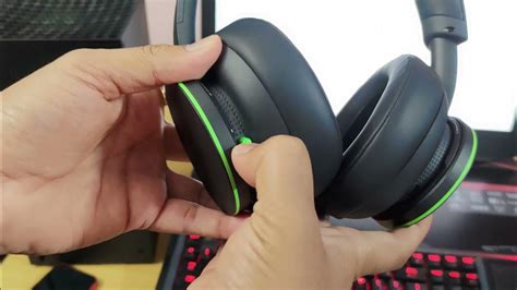 How to Turn Off XBOX Wireless Headset for Beginners - avoid draining - YouTube