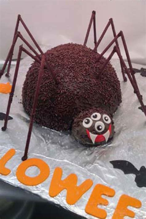 60 Easy Halloween Cakes - Recipes and Halloween Cake Decorating Ideas