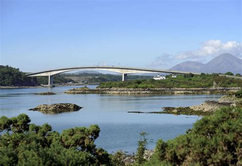 A87 Skye Bridge closed to high-sided vehicles amid strengthening winds and pending Met Office ...