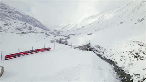 Snow Train in Switzerland Used to Shuttle Passengers and Skiers to Ski Resorts 23590362 Stock ...