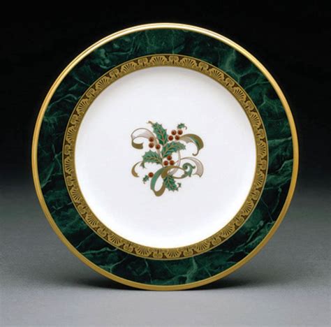 Noritake: Fitzgerald Holiday | Holiday dinnerware, Christmas dinnerware ...