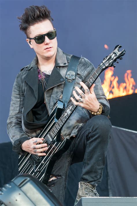 Synyster Gates - Wikipedia
