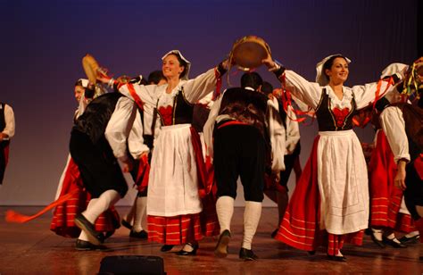 Italy Tarantella | Folk dance, Folk costume, Italian outfits