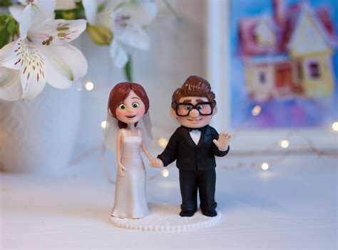 Carl and Ellie Wedding Cake Topper Bride Figurines | Matrimonio