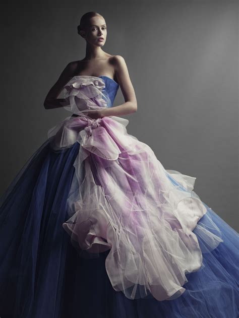 私に嘘を教えてください。: Dior Grand Bal Haute Couture.