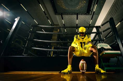 LOOK: Oregon Ducks unveil all-yellow uniforms for rivalry game vs. Washington | Flipboard