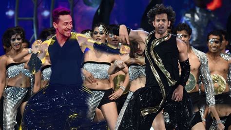 Tiger Shroff and Hrithik Roshan Crazy Dance Performance at War Movie Promotion | Mind Blowing ...