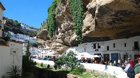 Weird World: Setenil de las Bodegas, Spain | Escapism Magazine