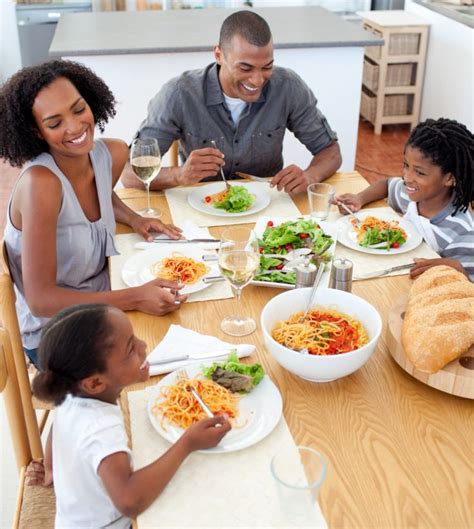 9 "Forgotten" Manners Every Parent Should Be Teaching Their Children | Healthy family dinners ...