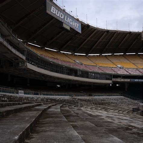 RFK Stadium Seats | Washington Nationals Auctions