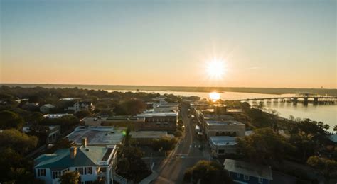 Downtown Beaufort, South Carolina. A great family destination. | Beach local, Places to go ...