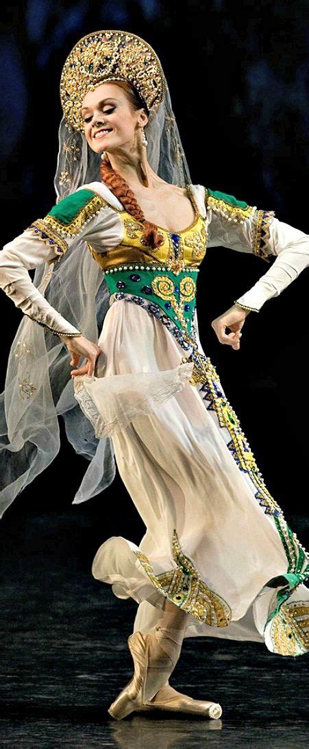 Russian costume, kokoshnik headdress, Russian dance, ballerina Ulyana Lopatkina | Russian dance ...