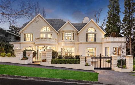 Top 20 Luxury Home Builders Melbourne - PredictSite