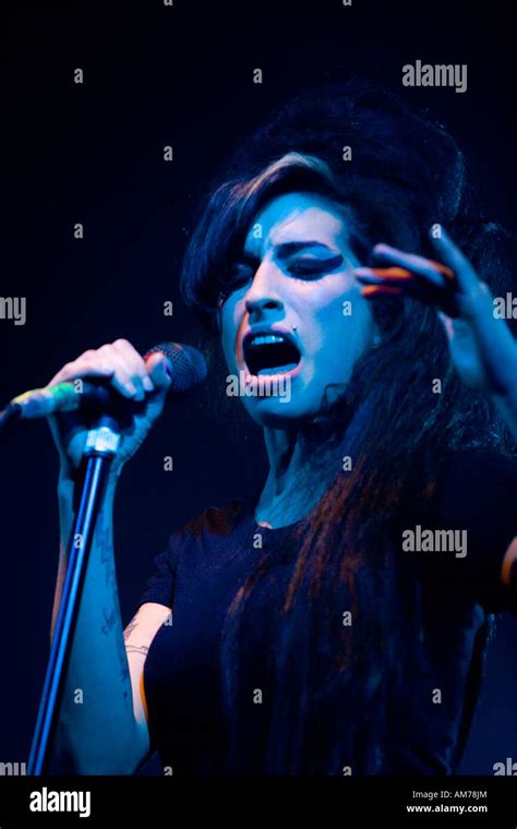 Amy Winehouse performing live Stock Photo - Alamy