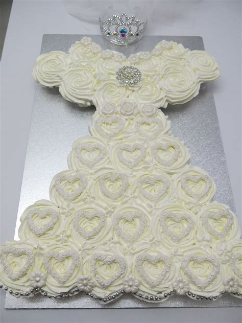 Bridal Shower Cupcake Dress | Bridal shower cupcakes, Tiffany cakes, Pull apart cupcakes