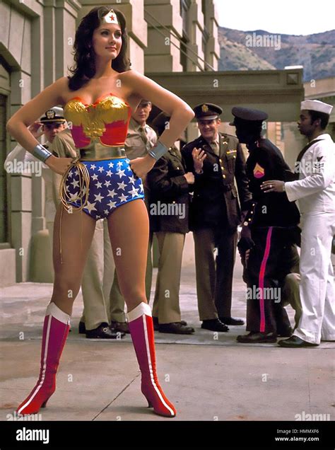 WONDER WOMAN Warner Bros TV series 1975-1979 con Lynda Carter con Lyle ...