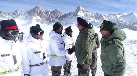 Northern Army Commander visits Siachen Glacier - The Statesman