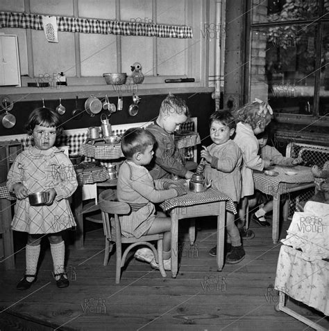 Ecole maternelle. France, 1957.
