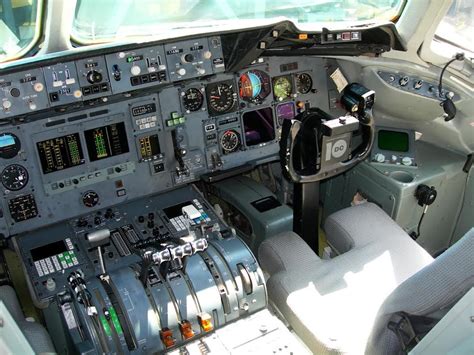 Cockpit DC-10 | Cockpit, Pilots aviation, Flight deck