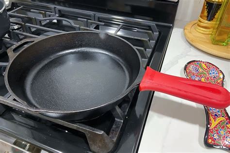 Easy Steps to Season a Cast Iron Skillet on the Stove