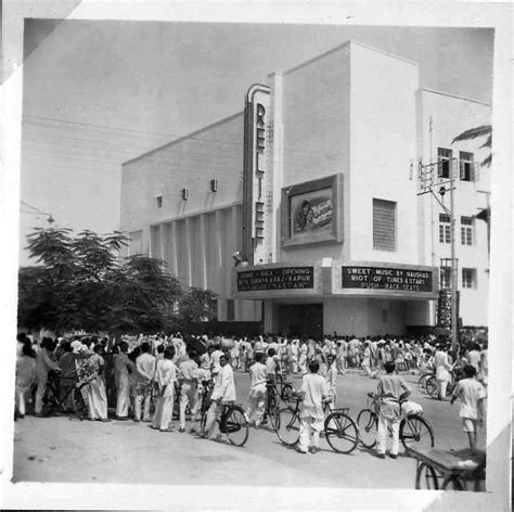 Prapti on Twitter: "Relief Cinema, Ahmedabad, Gujarat. #oldisgold https://t.co/YEZhl9Xcdn" / Twitter