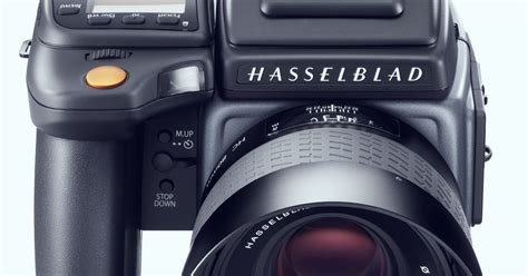 A Very Careful Hands-On With Hasselblad's New $26,000 Medium-Format Camera | WIRED