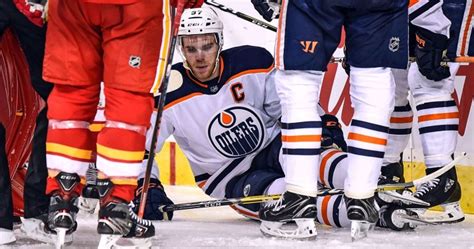 Oilers captain Connor McDavid mum on recovery from scary knee injury - Edmonton | Globalnews.ca