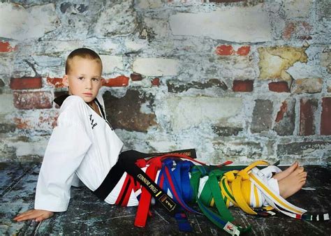 This would make a cool picture! | Karate picture, Black belt karate ...